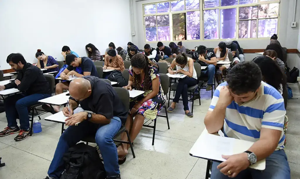 Mais de 6 mil candidatos fazem o Encceja neste domingo no AC