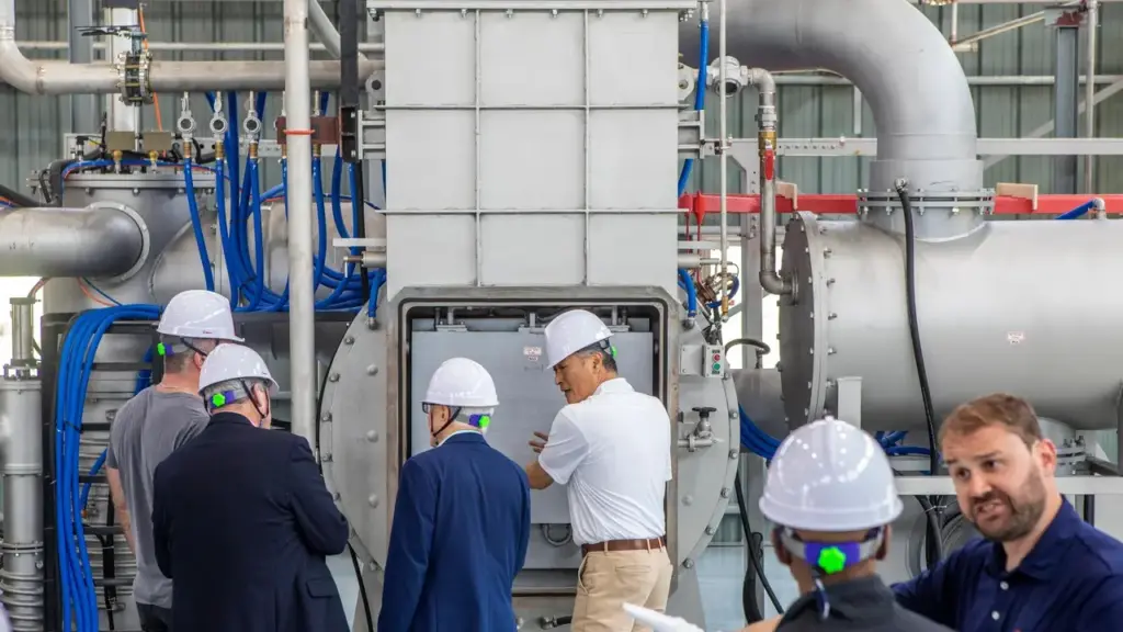 Fábrica de ímãs de terras raras na Coreia do Sul salta de 130 MW para 750 MW de energia contratada para multiplicar por dez a produção, de 1.000 para 10.000 toneladas por ano, e reduzir a dependência da China
