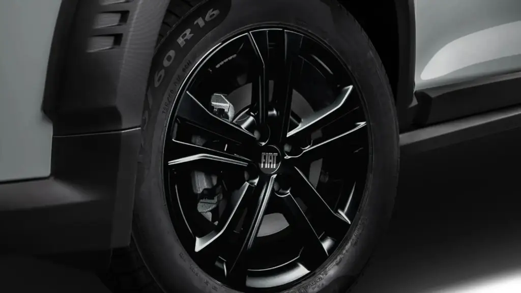 Com motor 1.3 Firefly de 107 cv, torque de 13,7 kgfm e câmbio CVT de sete marchas simuladas, o novo Fiat Pulse BlackMotion 2027 chega por R$ 120.480 com visual escurecido e estreia em uma linha que perde duas versões turbo para abrir espaço ao Jeep Avenger
