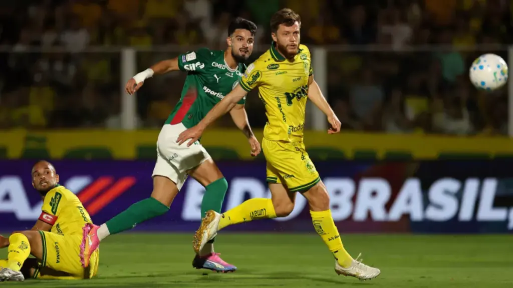 Palmeiras só empata com Mirassol e vê vantagem sobre o Flamengo diminuir Palmeiras só empata com Mirassol e vê vantagem sobre o Flamengo diminuir
