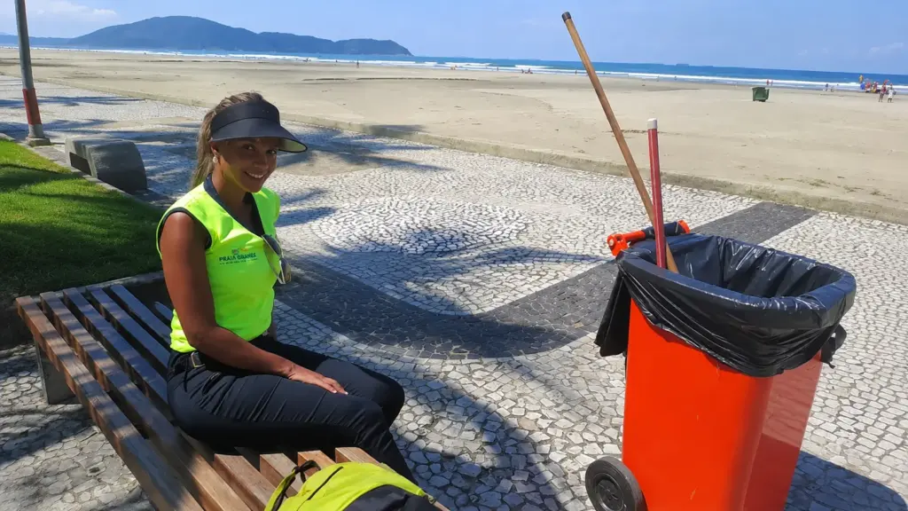 Gari conhecida como “Margarida do Asfalto” sonhava estudar Biologia, teve sua história revelada na TV e ganhou bolsa para cursar ciências biológicas
