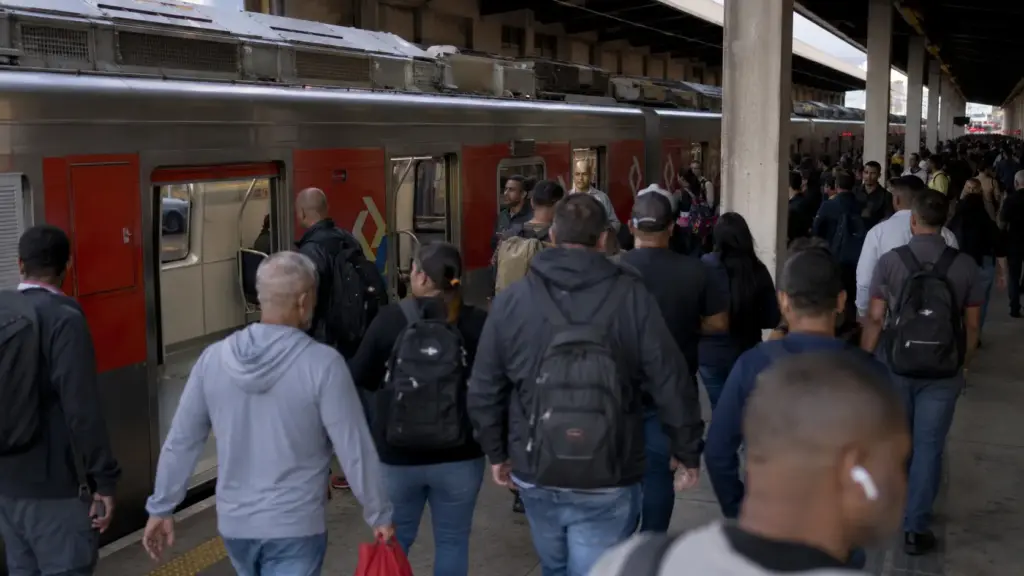 Greve nas linhas 11-Coral, 12-Safira e 13-Jade começa em São Paulo, afeta três eixos da CPTM e coloca 2.300 empregos no centro da disputa Greve nas linhas 11-Coral, 12-Safira e 13-Jade começa em São Paulo, afeta três eixos da CPTM e coloca 2.300 empregos no centro da disputa