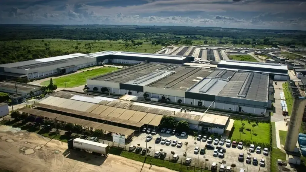 Gigante brasileira com 20 mil trabalhadores manda fechar fábrica histórica após 19 anos, encerra toda a produção no país e demite funcionários que ainda resistiam na unidade