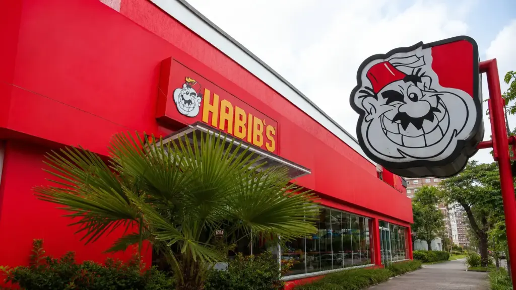 Gigante das esfihas também cai e entra em sua batalha mais difícil: Habib’s deve R$ 265 milhões e corre contra o tempo Gigante das esfihas também cai e entra em sua batalha mais difícil: Habib’s deve R$ 265 milhões e corre contra o tempo