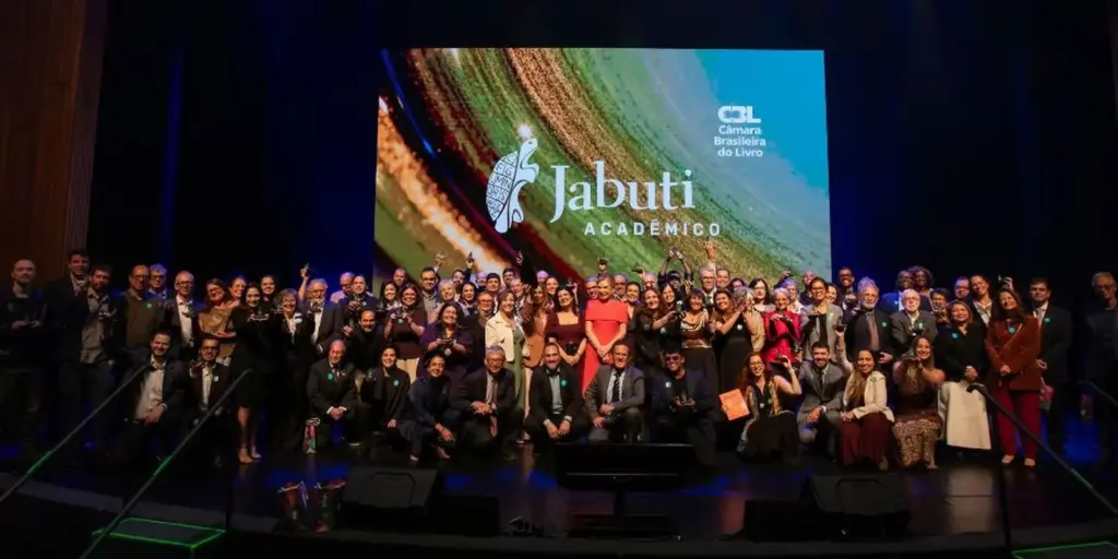 Cerimônia em São Paulo revela vencedores do 3º Prêmio Jabuti Acadêmico Cerimônia em São Paulo revela vencedores do 3º Prêmio Jabuti Acadêmico