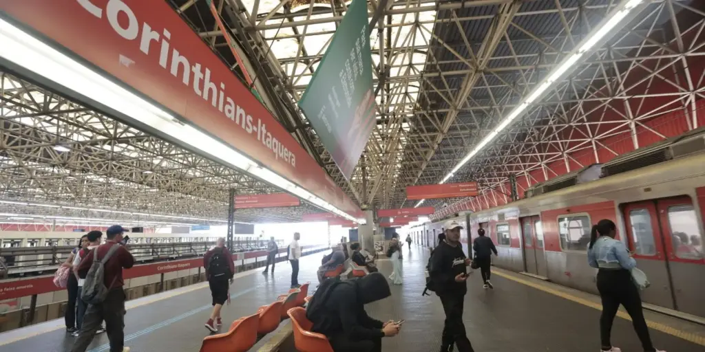 Trabalhadores da CPTM realizam assembleia sobre continuidade da greve Trabalhadores da CPTM realizam assembleia sobre continuidade da greve