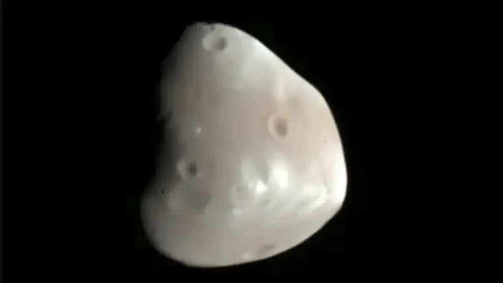 Impacto de asteroide pode ter aberto cratera de 10 km, remodelado uma lua de Marte e e espalhado material por quase toda a sua superfície, diz estudo