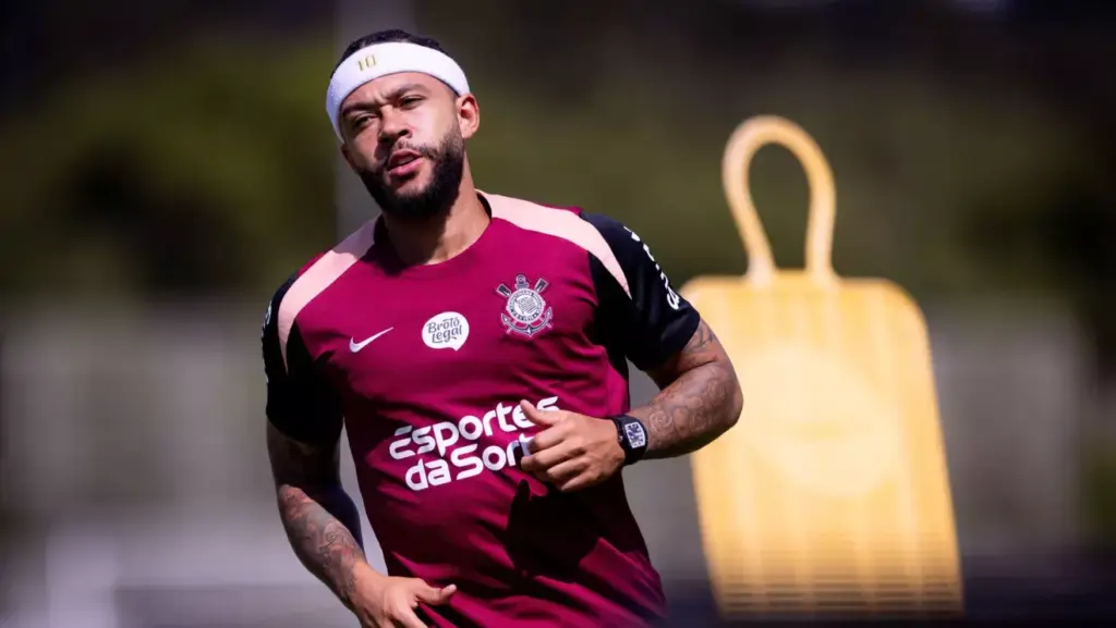 Corinthians desiste de renovação com Memphis Depay após pressão política