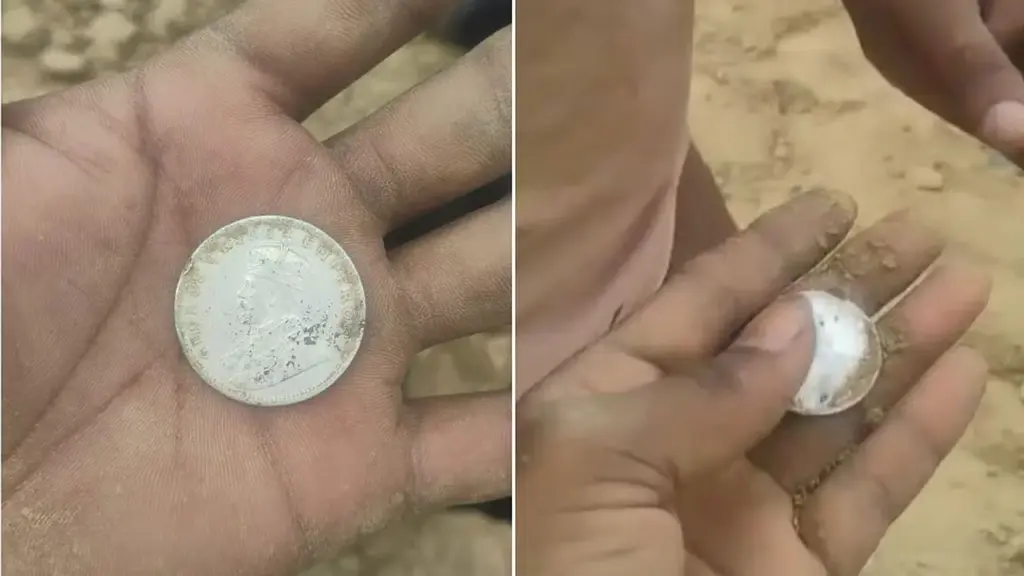 Operador de escavadeira abre caminho para nova rodovia, encontra moedas de prata de 1913 sob a terra e transforma canteiro de obras em área de interesse histórico Operador de escavadeira abre caminho para nova rodovia, encontra moedas de prata de 1913 sob a terra e transforma canteiro de obras em área de interesse histórico