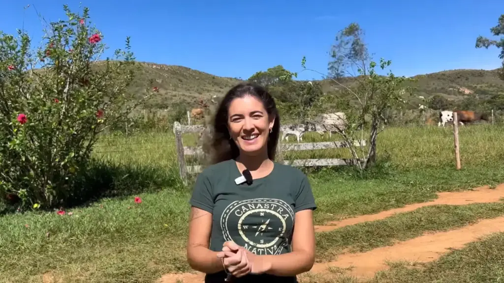 Ela foi para a Austrália estudar inglês, mas trocou a vida no exterior pela roça em Minas Gerais; aos 28 anos, Leatrice ajuda os pais na fazenda, recebe turistas na Serra da Canastra e afirma que reencontrou suas origens Ela foi para a Austrália estudar inglês, mas trocou a vida no exterior pela roça em Minas Gerais; aos 28 anos, Leatrice ajuda os pais na fazenda, recebe turistas na Serra da Canastra e afirma que reencontrou suas origens