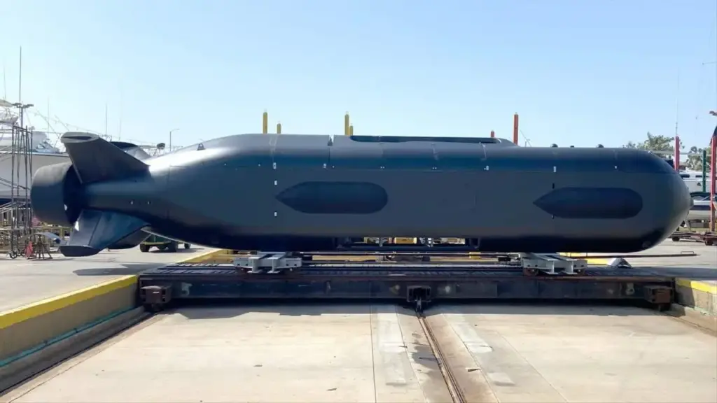 Com 26 metros de comprimento, 80 toneladas e alcance de mais de 12 mil km sem tripulação, mega drone submarino da Boeing surge como gigante invisível capaz de cruzar oceanos sozinho em missões da Marinha dos EUA Com 26 metros de comprimento, 80 toneladas e alcance de mais de 12 mil km sem tripulação, mega drone submarino da Boeing surge como gigante invisível capaz de cruzar oceanos sozinho em missões da Marinha dos EUA