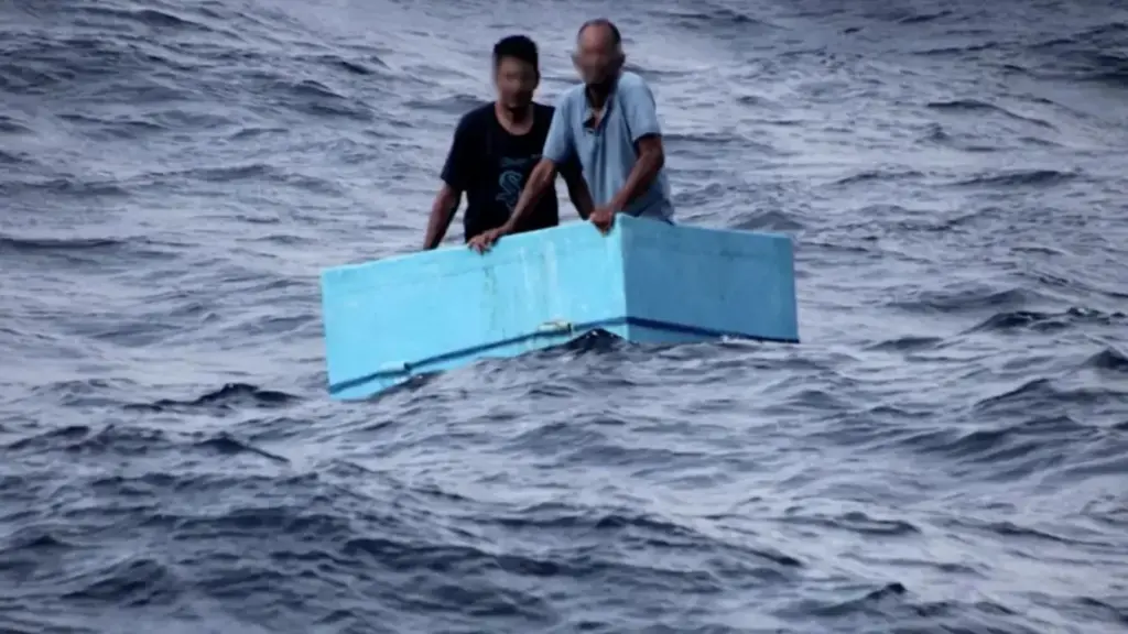 Dentro de uma caixa térmica, 2 pescadores de 53 e 32 anos passam 5 dias à deriva no mar sem comida nem água, a 241 km da costa do México