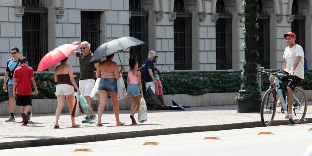 Onda de calor eleva temperaturas em grande parte do país Onda de calor eleva temperaturas em grande parte do país