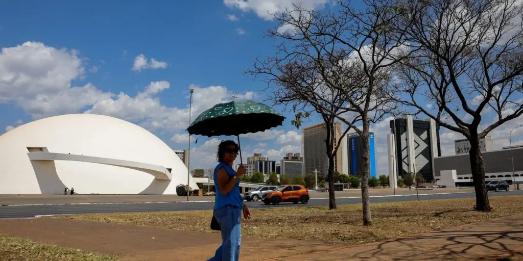 Região Sul tem risco de temporal e granizo; outras regiões têm calor
