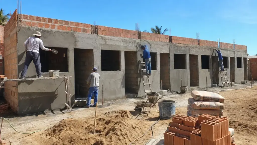 Quanto custa construir seis kitnets em 2026? Projeto pode exigir de R$ 450 mil a R$ 720 mil e gerar aluguel bruto de até R$ 7.200 por mês