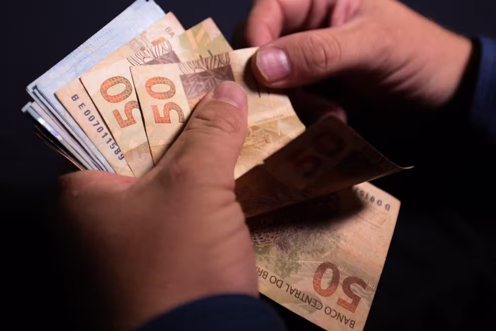 Salário mínimo deverá subir para R$ 1.741 em 2027 Salário mínimo deverá subir para R$ 1.741 em 2027
