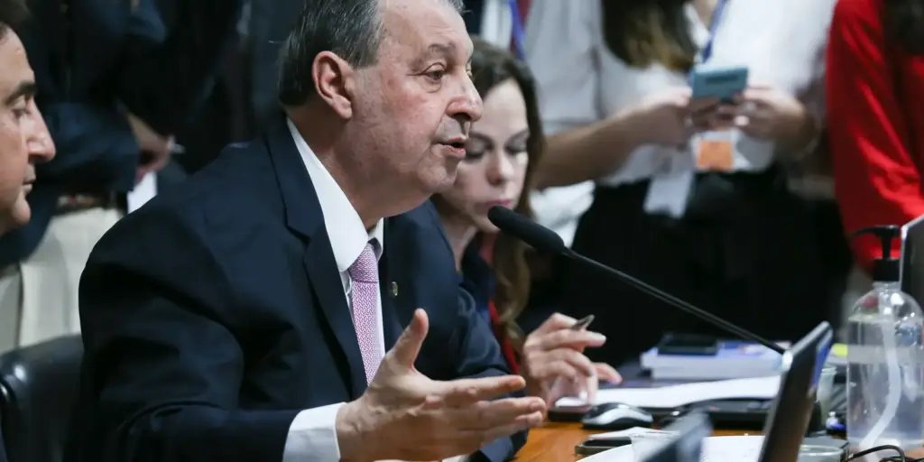 Relator da CCJ do Senado vota a favor da PEC do fim da escala 6×1 Relator da CCJ do Senado vota a favor da PEC do fim da escala 6x1