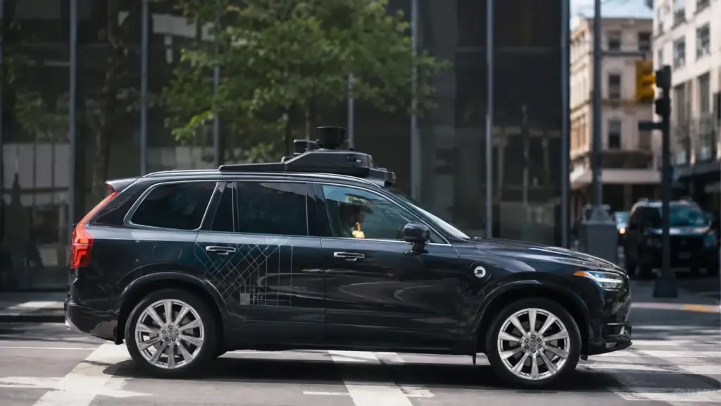 Uber reforça aposta bilionária em robotáxis e veículos autônomos, planeja investir mais de US$ 10 bilhões, mas previsão de lucros decepciona mercado e derruba ações da empresa