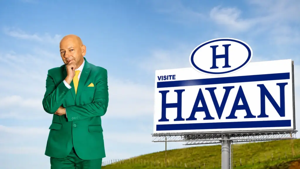 Antes da internet, dono da megaloja Havan anunciava a rede com simples placas de estrada no Sul do Brasil que diziam apenas “Visite Havan”, quatro décadas depois colocou o próprio rosto no centro da publicidade, montou uma agência interna com 80 pessoas e virou uma das figuras mais reconhecidas do varejo brasileiro