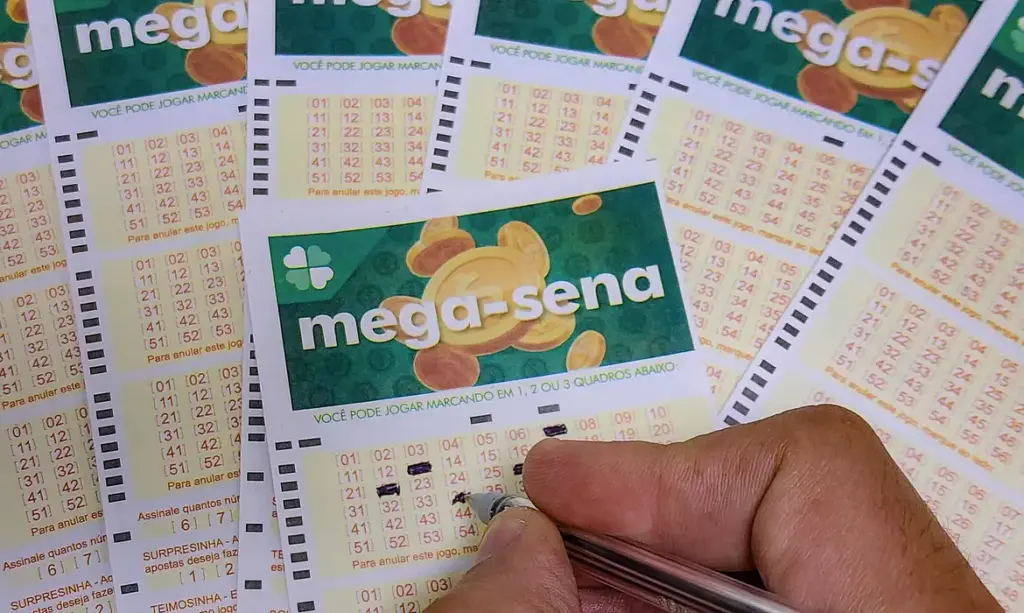 Mega-Sena sorteia prêmio de R$ 70 milhões nesta terça-feira Mega-Sena sorteia prêmio de R$ 70 milhões nesta terça-feira