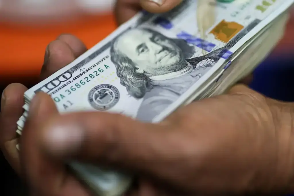 Dólar hoje fecha estável a R$ 5,10, em dia de queda no exterior