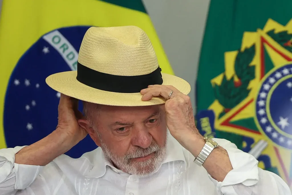 Nas redes, maioria vê ‘desespero’ e ‘crime eleitoral’ no reajuste do Bolsa Família Nas redes, maioria vê ‘desespero’ e ‘crime eleitoral’ no reajuste do Bolsa Família