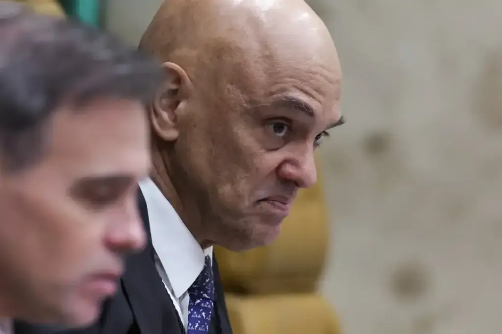Os 5 recados de Mendonça a Moraes na decisão de afastar o diretor-geral da PF
