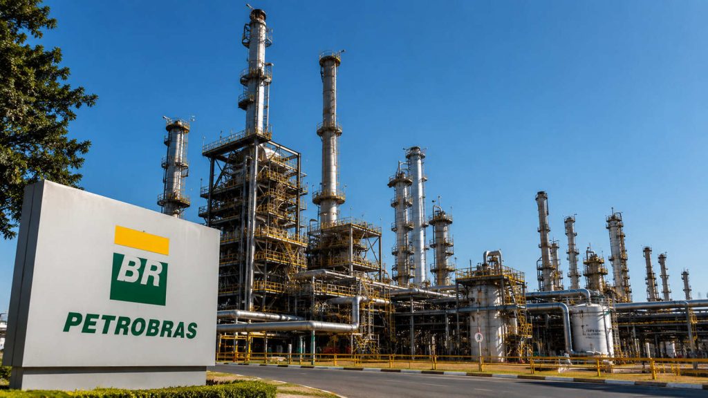 Maior refinaria da Petrobras acelera produção em 12,1% em 2026, chega a 17,4 milhões de m³ e fica perto de superar recorde histórico de 2013