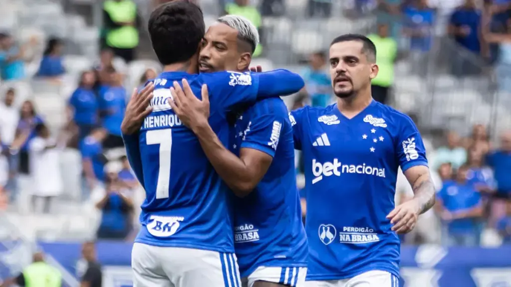 Com Matheus Pereira protagonista, Cruzeiro vence Athletico-PR no Brasileiro