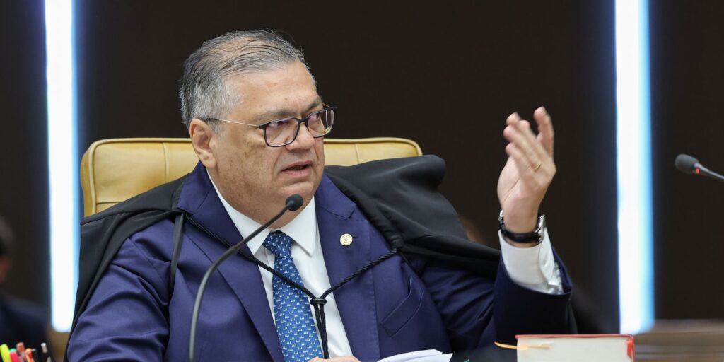 Flávio Dino pede vista de julgamento sobre Moraes e Mendonça Flávio Dino pede vista de julgamento sobre Moraes e Mendonça