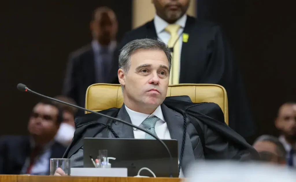 Mendonça diz que Moraes usou relatórios da PF como “peça de intimidação”