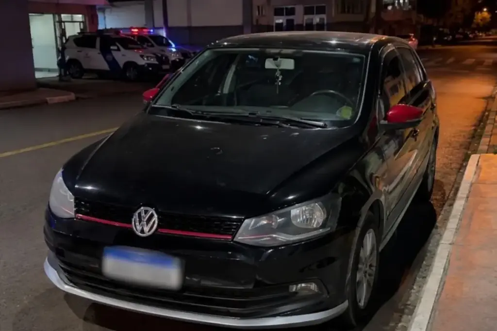 Ao registrar o furto do próprio carro e mobilizar a Guarda Municipal e a PM de Apucarana, mulher vê o veículo ser encontrado trancado e sem danos em outra rua e admite que tinha esquecido onde estacionou