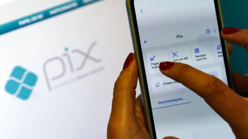 Banco Central muda o Pix a partir de 1º de março de 2027 e proíbe bancos de colocar propagandas, ofertas e links nos comprovantes, enquanto aplicativos terão de facilitar denúncias de golpes e alertar usuários quando dados de uma chave salva como favorita forem alterados