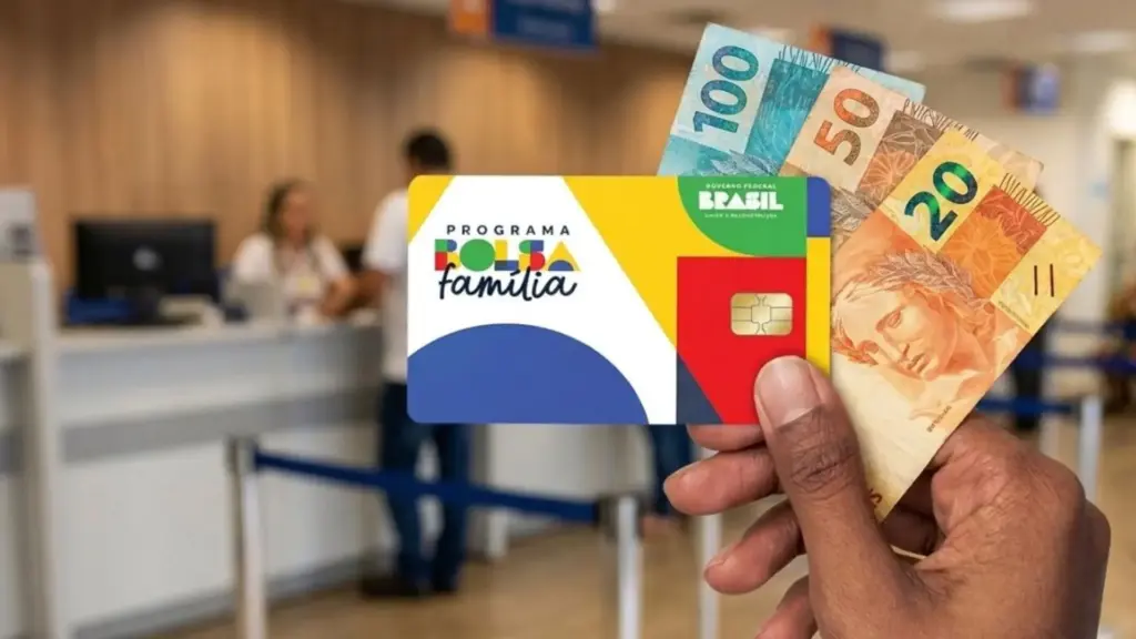 Bolsa Família completa três anos sem correção e pode continuar com valor mínimo de R$ 600 em 2027, depois que proposta orçamentária enviada pelo governo ao Congresso deixou reajuste de fora e reservou R$ 157,1 bilhões para atender aproximadamente 19,3 milhões de famílias