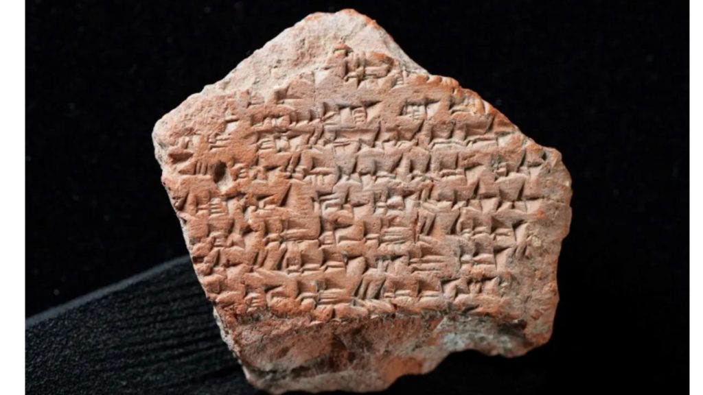 Arqueólogos encontram fragmento de 3.200 anos de um dos tratados de paz mais antigos do mundo e tabuleta traz revelações