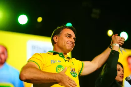 Flávio decide participar de debate mesmo sem a presença de Lula Flávio decide participar de debate mesmo sem a presença de Lula