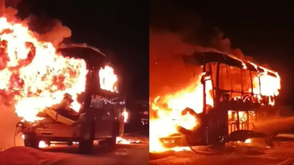 Ônibus bate na traseira de carreta no Paraná, pega fogo de madrugada e dois bombeiros que viajavam como passageiros, mesmo feridos, forçam saída, retiram idosos e motorista preso às ferragens e usam cerca de 20 extintores antes de veículo ser consumido pelas chamas