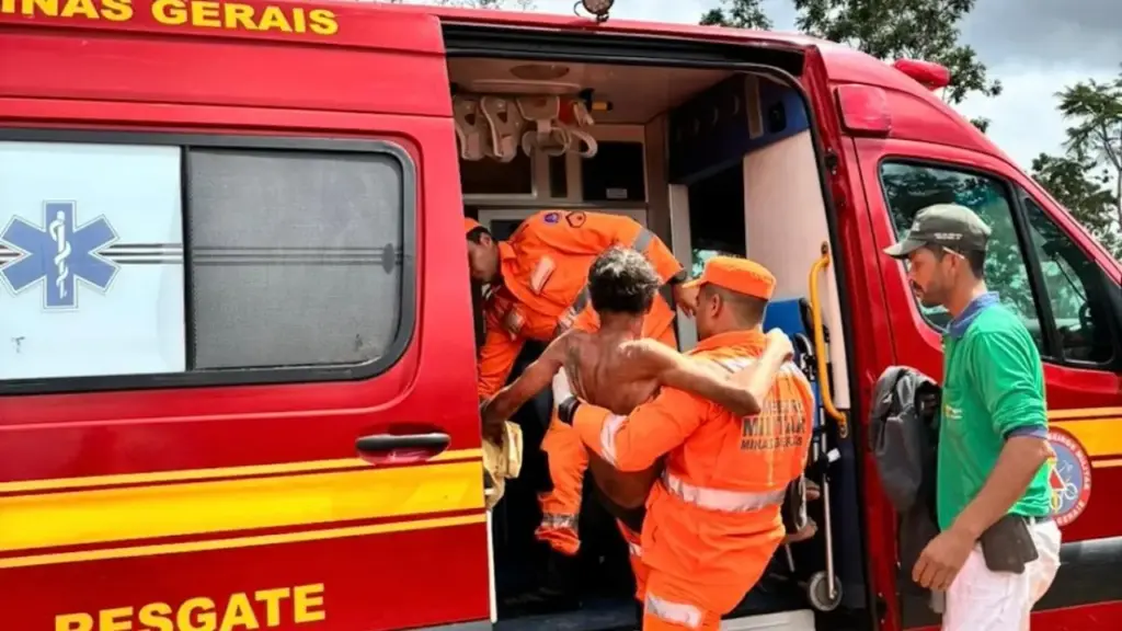 Homem é levado para trabalhar em roça de Minas Gerais, responsável não volta para buscá-lo e ele passa quatro dias sem comida na mata, bebendo água suja até ser encontrado debilitado Homem é levado para trabalhar em roça de Minas Gerais, responsável não volta para buscá-lo e ele passa quatro dias sem comida na mata, bebendo água suja até ser encontrado debilitado