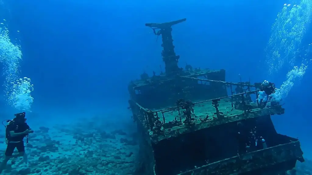 Mergulhadores seguiram rastro de 200 metros com canhões no fundo do mar até encontrar naufrágio misterioso em Yucatán Mergulhadores seguiram rastro de 200 metros com canhões no fundo do mar até encontrar naufrágio misterioso em Yucatán
