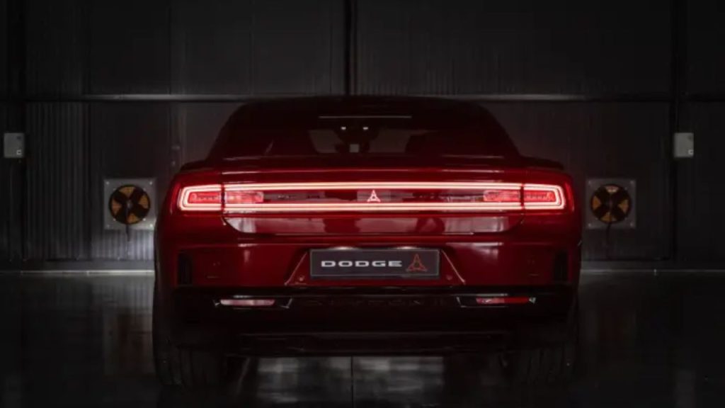 Dodge Charger abandona V8 HEMI, adota motor Hurricane 3.0 biturbo de 550 cv, faz 0 a 60 mph em 3,9 s e mantém tração integral de série com opção traseira sob demanda