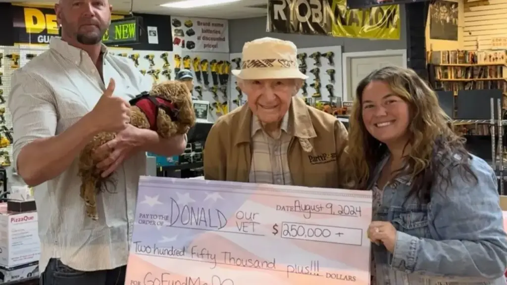Funcionária de casa de penhores percebe que veterano de 91 anos vinha vendendo as joias da esposa para pagar contas após aumento do aluguel, descobre que ele cuida sozinho dela com demência e arrecada cerca de R$ 6,6 mil; vídeo da entrega viraliza com 14 milhões de visualizações e transforma a ajuda em vaquinha que supera R$ 2,3 milhões Funcionária de casa de penhores percebe que veterano de 91 anos vinha vendendo as joias da esposa para pagar contas após aumento do aluguel, descobre que ele cuida sozinho dela com demência e arrecada cerca de R$ 6,6 mil; vídeo da entrega viraliza com 14 milhões de visualizações e transforma a ajuda em vaquinha que supera R$ 2,3 milhões