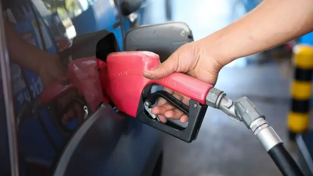 Gasolina, etanol e diesel recebem novas medidas do governo após disparada internacional do petróleo, com redução de R$ 0,63 por litro nos tributos da gasolina, zeragem de PIS/Cofins do etanol hidratado e subvenção de R$ 1 por litro para o diesel que poderá mudar conforme o mercado Gasolina, etanol e diesel recebem novas medidas do governo após disparada internacional do petróleo, com redução de R$ 0,63 por litro nos tributos da gasolina, zeragem de PIS/Cofins do etanol hidratado e subvenção de R$ 1 por litro para o diesel que poderá mudar conforme o mercado
