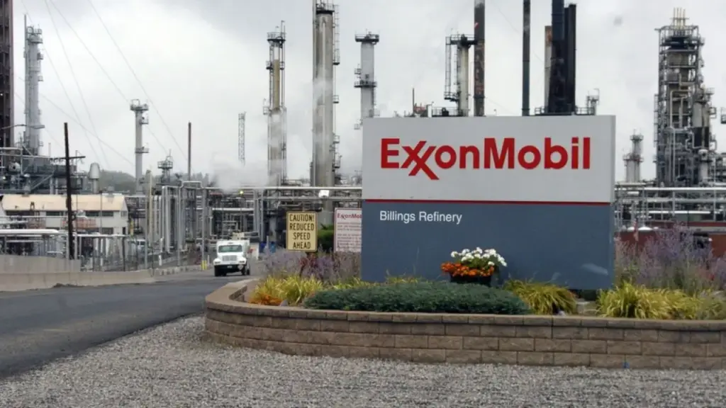 Gigante do petróleo Exxon Mobil corta 2 mil funcionários em reestruturação global, fecha escritórios na União Europeia e concentra parte das demissões na Europa e no Canadá, mas mantém investimentos ao construir novo centro tecnológico na Bélgica em meio à pressão de custos e à queda do barril Gigante do petróleo Exxon Mobil corta 2 mil funcionários em reestruturação global, fecha escritórios na União Europeia e concentra parte das demissões na Europa e no Canadá, mas mantém investimentos ao construir novo centro tecnológico na Bélgica em meio à pressão de custos e à queda do barril