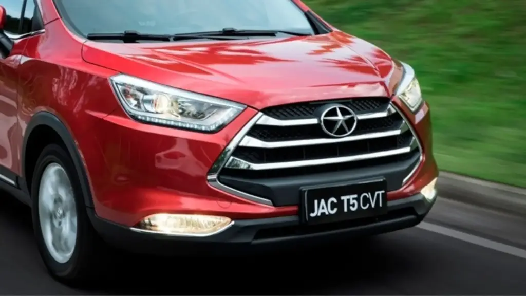 Esbanjando porta-malas de 600 litros, custando menos de R$ 55 mil, JAC T5 1.5 CVT faz até 11,6 km/L, combina mecânica aspirada com câmbio automático e aparece como opção econômica entre os SUVs usados