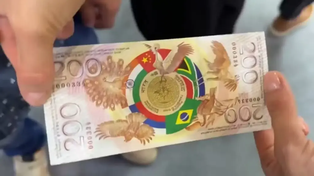 Índia vai pressionar o BRICS a integrar as moedas digitais emitidas pelos bancos centrais dos países-membros para facilitar pagamentos internacionais, leva proposta à cúpula de Nova Delhi e afirma que plano não pretende substituir o dólar, embora desconfiança entre integrantes e obstáculos técnicos possam limitar o avanço