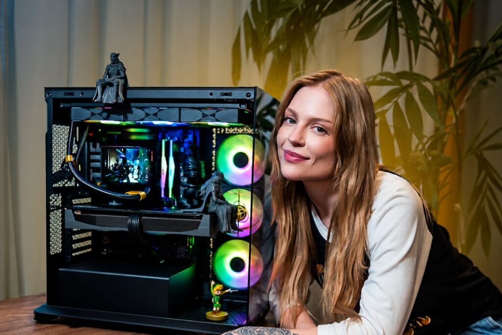 Luísa Sonza ganha primeiro PC gamer da vida com RTX 5080, Ryzen 9 9950X3D, 32 GB de RAM e SSD de 2 TB, recebe setup personalizado inspirado em Elden Ring e reage surpresa ao descobrir máquina preparada para jogos no Ultra e transmissões ao vivo