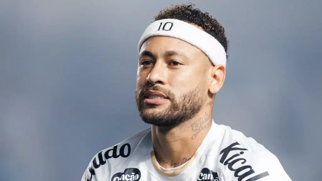 Neymar tem lesão muscular na coxa, e Santos confirma problemas em mais dois