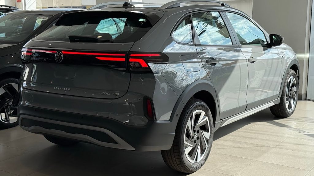 Novo Volkswagen Nivus 2027 terá motor 1.5 turbo híbrido de até 170 cv, ficará maior e terá visual inspirado no novo T-Roc para disputar espaço dos SUVs com Fastback, Sonic e Kardian Novo Volkswagen Nivus 2027 terá motor 1.5 turbo híbrido de até 170 cv, ficará maior e terá visual inspirado no novo T-Roc para disputar espaço dos SUVs com Fastback, Sonic e Kardian