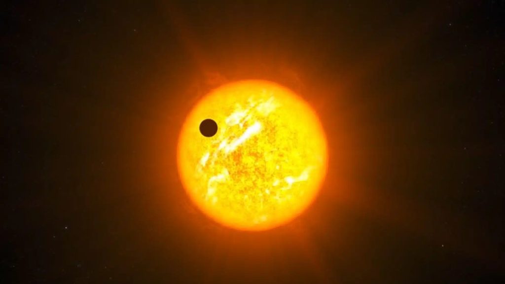 Este estranho exoplaneta orbita sua estrela no sentido contrário, e os cientistas ainda não sabem como ele chegou a essa trajetória