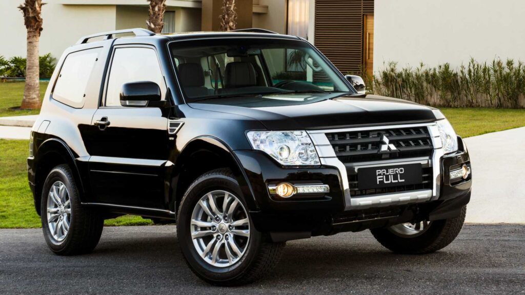 Mitsubishi deixou uma “Kombi 4×4” de luxo no mercado de usados: Pajero Full de 7 lugares aparece a partir de R$ 190 mil com motor 3.2 turbodiesel de 200 cv, 44,7 kgfm e tração integral para levar a família onde SUV comum não chega Mitsubishi deixou uma “Kombi 4×4” de luxo no mercado de usados: Pajero Full de 7 lugares aparece a partir de R$ 190 mil com motor 3.2 turbodiesel de 200 cv, 44,7 kgfm e tração integral para levar a família onde SUV comum não chega